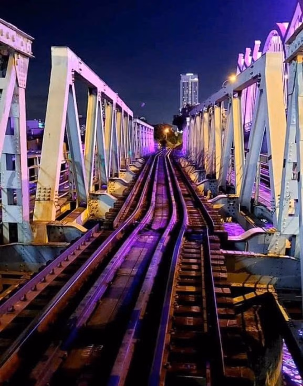 Tàu thủy đâm hỏng cầu đường sắt, hành khách phải thay đổi hành trình tuyến Hà Nội – Hải Phòng -0