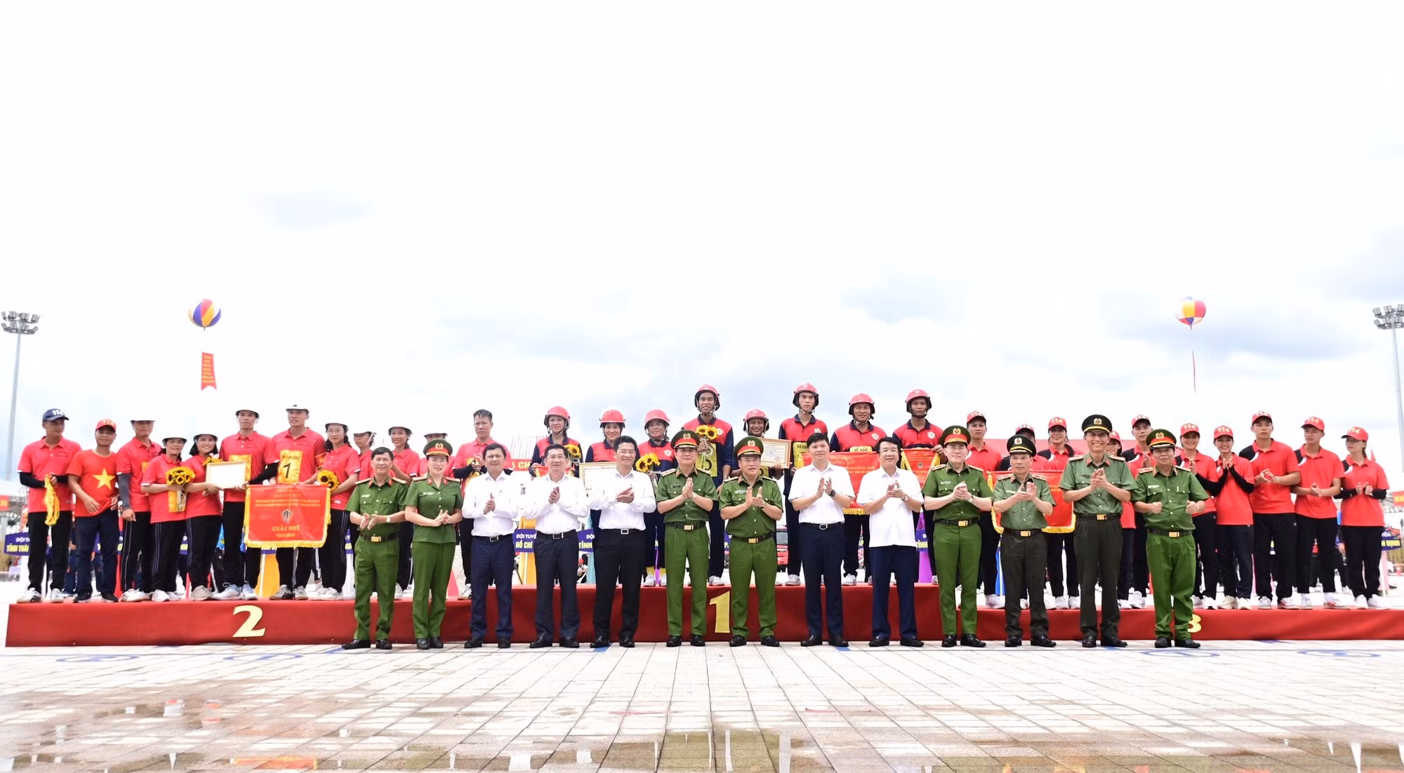Sôi nổi Hội thi nghiệp vụ chữa cháy và cứu nạn, cứu hộ “Tổ liên gia an toàn PCCC” toàn quốc -0