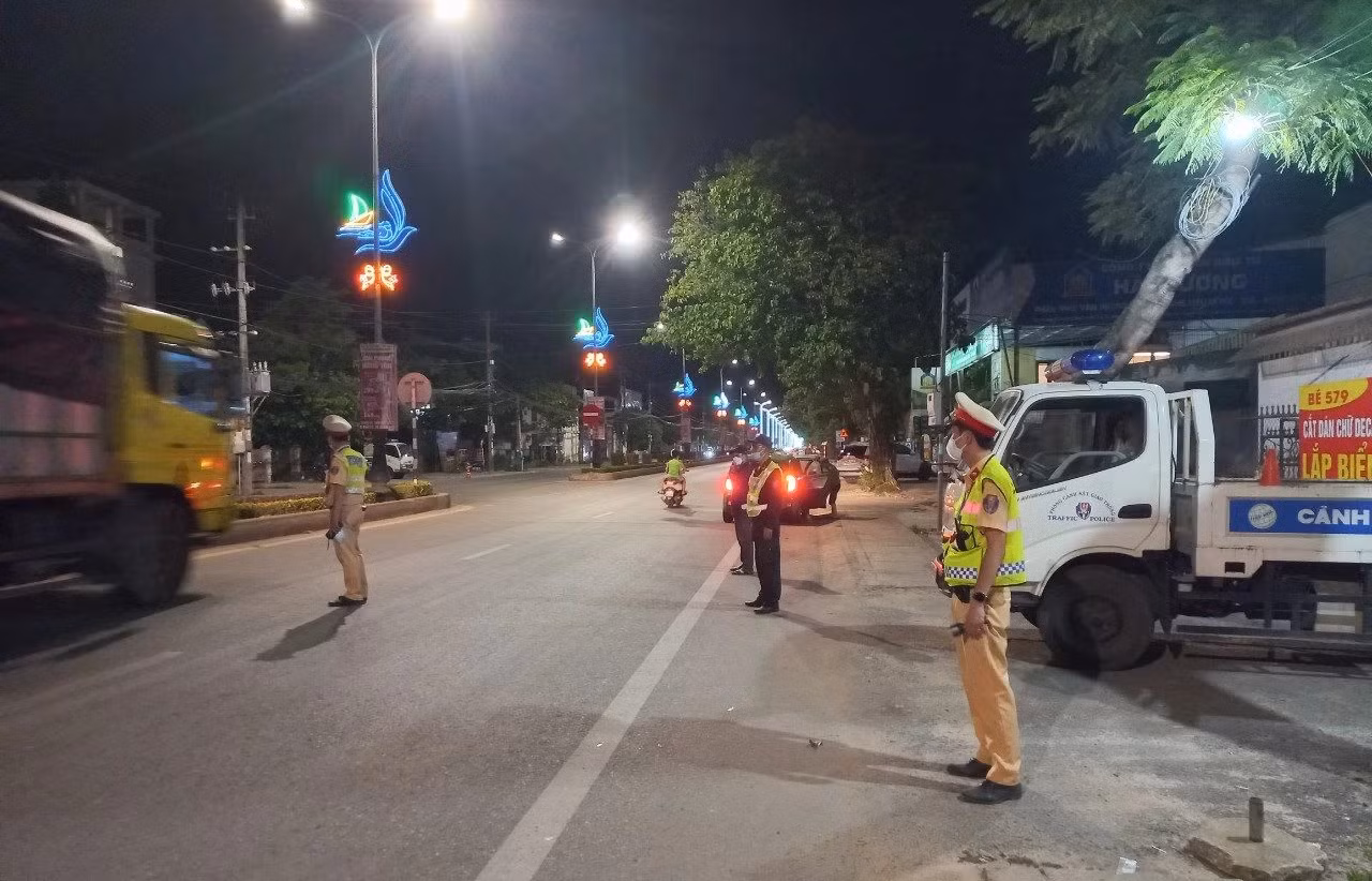 Giáo viên dạy lái xe bị phạt kịch khung vì vi phạm nồng độ cồn -0