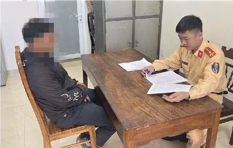 Thông báo chốt CSGT, 7 cá nhân bị xử phạt hơn 50 triệu đồng -1