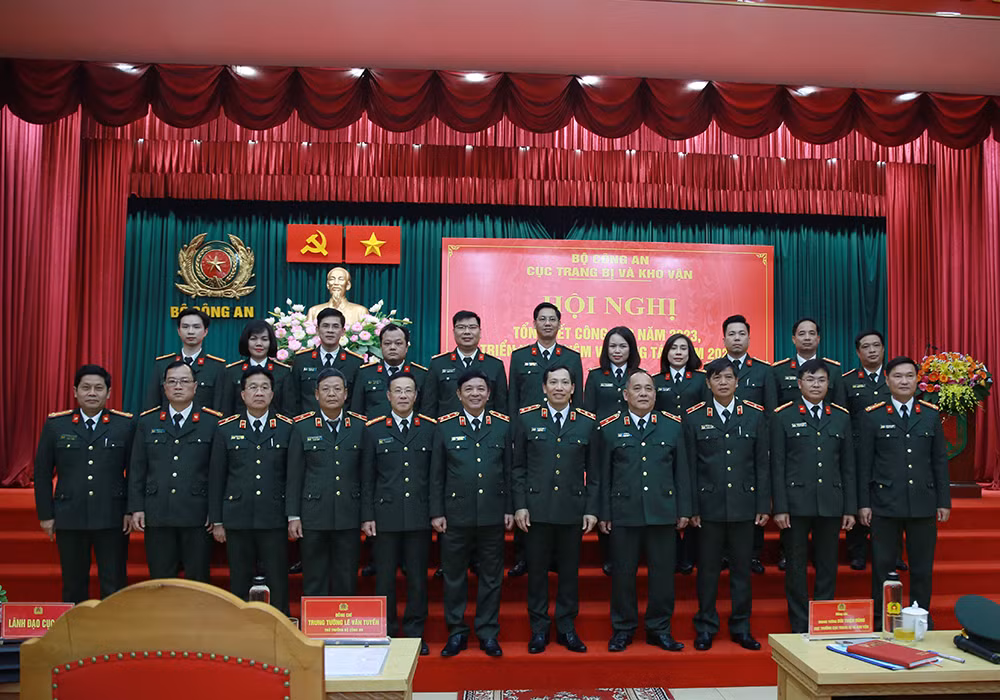 Tiếp tục tăng cường công tác quản lý nhà nước về trang bị và kho vận CAND -0