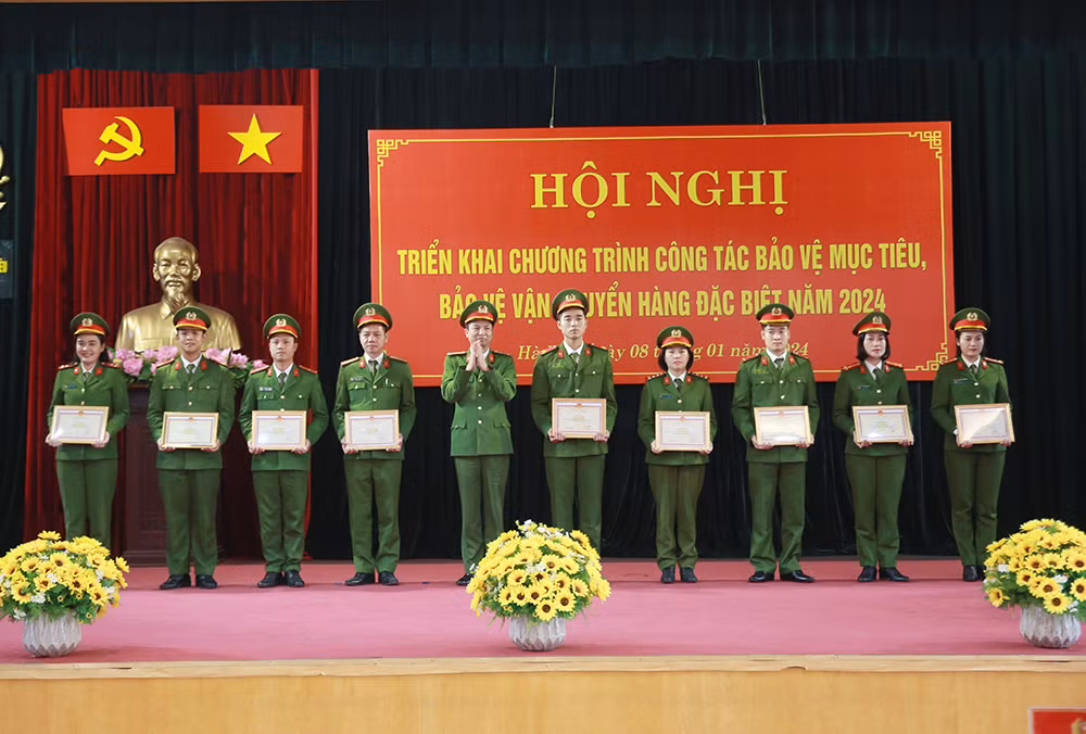 Tuyệt đối không để mục tiêu bảo vệ bị xâm phạm trong mọi tình huống -0