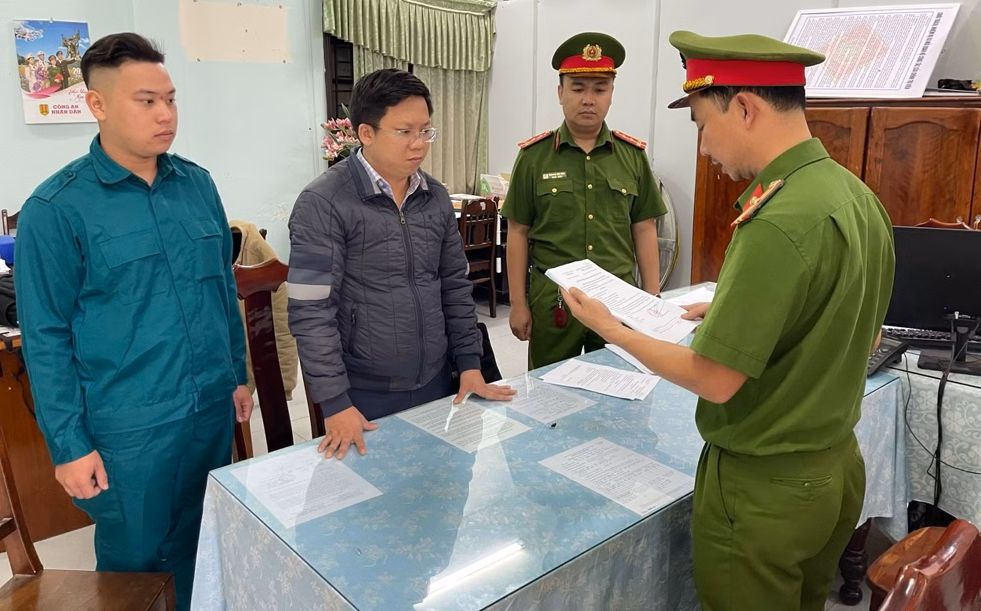 Giám đốc phòng giao dịch ngân hàng lừa đảo chiếm đoạt 14 tỷ đồng -0