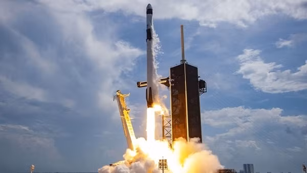 SpaceX mất trắng 20 vệ tinh mạng Starlink