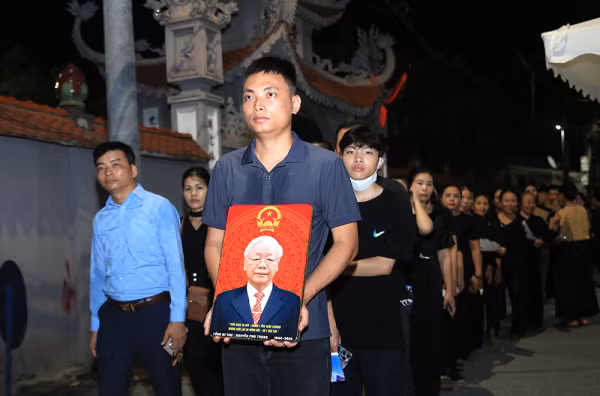 Dòng người yên lặng, thành kính vào viếng Tổng Bí thư Nguyễn Phú Trọng -2
