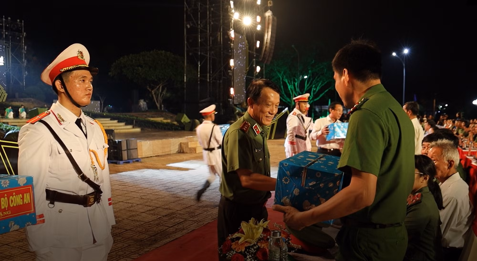 Xúc động và lắng đọng đêm giao lưu nghệ thuật “Giữ trọn lời thề - Nối những dòng sông” -1