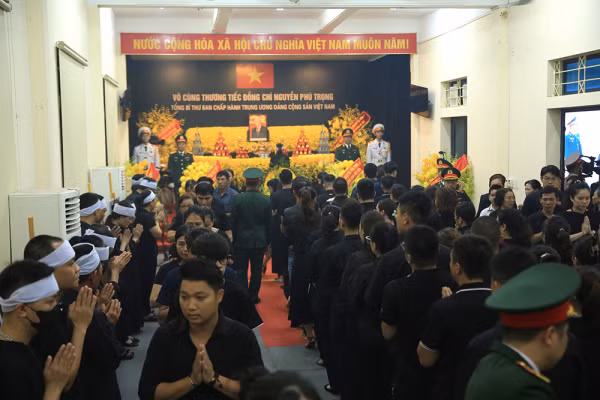 Dòng người yên lặng, thành kính vào viếng Tổng Bí thư Nguyễn Phú Trọng -1