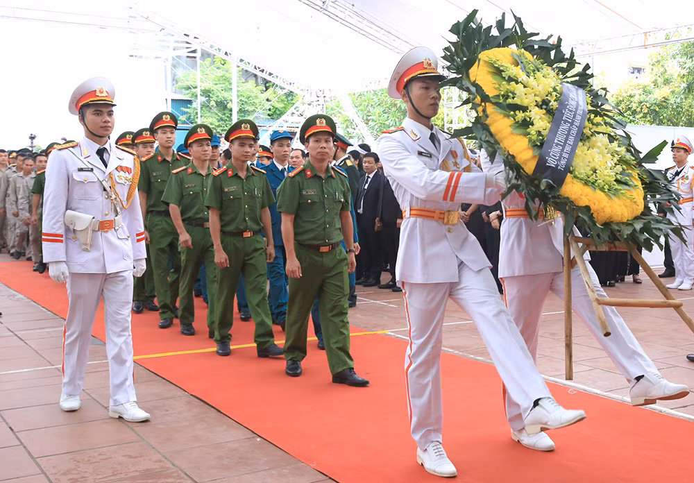 Luôn kính yêu người lãnh đạo tài giỏi, đáng kính -1