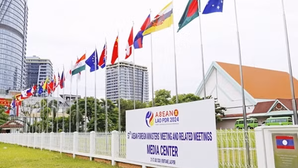 “Tăng cường kết nối và tự cường ASEAN”