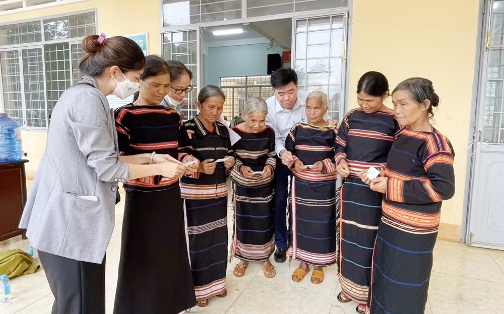 Hỗ trợ đóng BHYT cho đồng bào dân tộc thiểu số ở Gia Lai&nbsp; -0