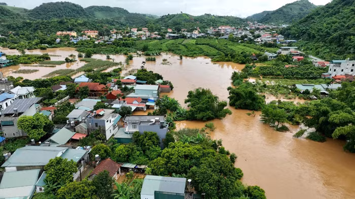 Công an tỉnh Sơn La “oằn mình” cứu người trong cơn mưa lũ -2