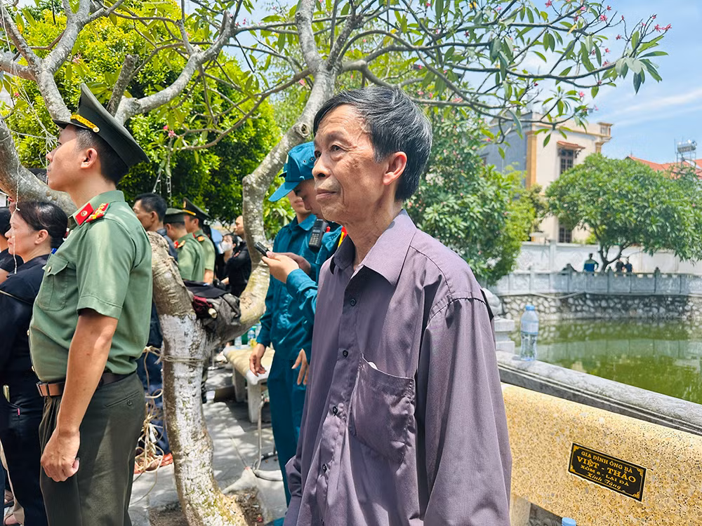Nghẹn ngào tiếng khóc từ Lại Đà tiễn biệt người con ưu tú của quê hương -0