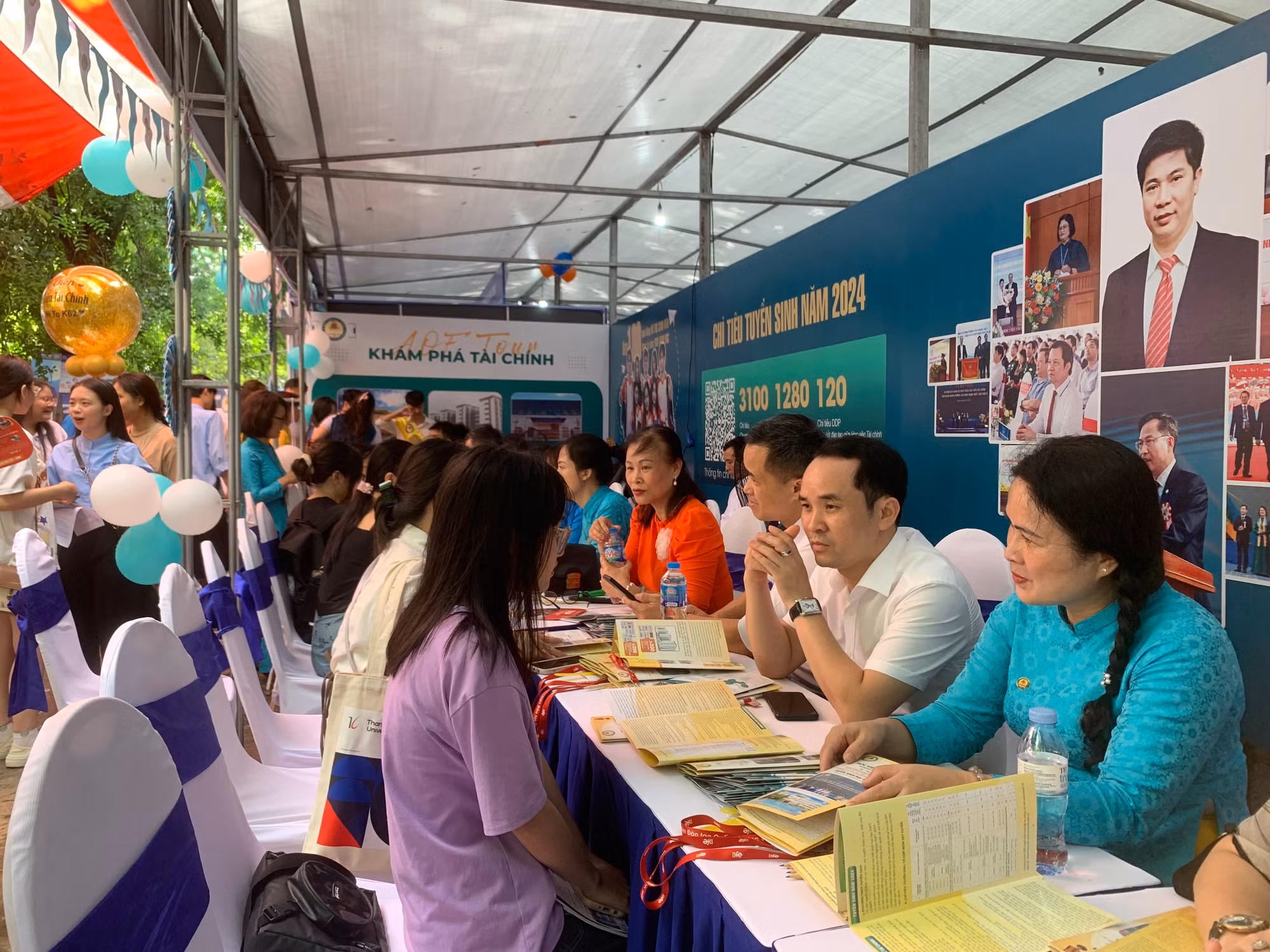 Hơn 703.000 thí sinh đã đăng ký xét tuyển đại học năm 2024 -0
