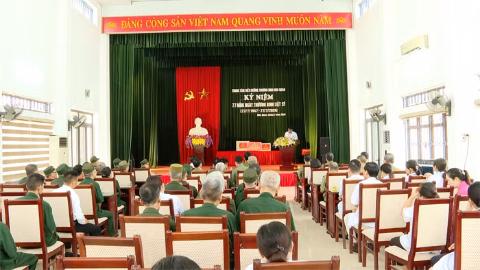Đoàn Công tác của Bộ Công an thăm, tặng quà tại Trung tâm điều dưỡng thương binh Nho Quan -0