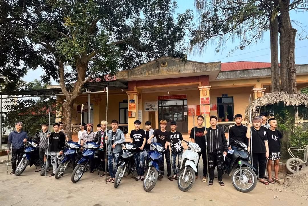 Mâu thuẫn mạng xã hội huy động hàng chục đối tượng mang hung khi đi trả thù “đối thủ -0