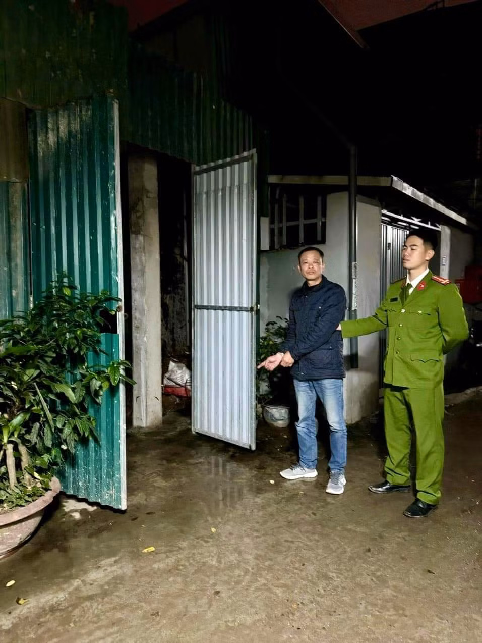 Uống rượu dùng dao giải quyết mâu thuẫn với hàng xóm -0
