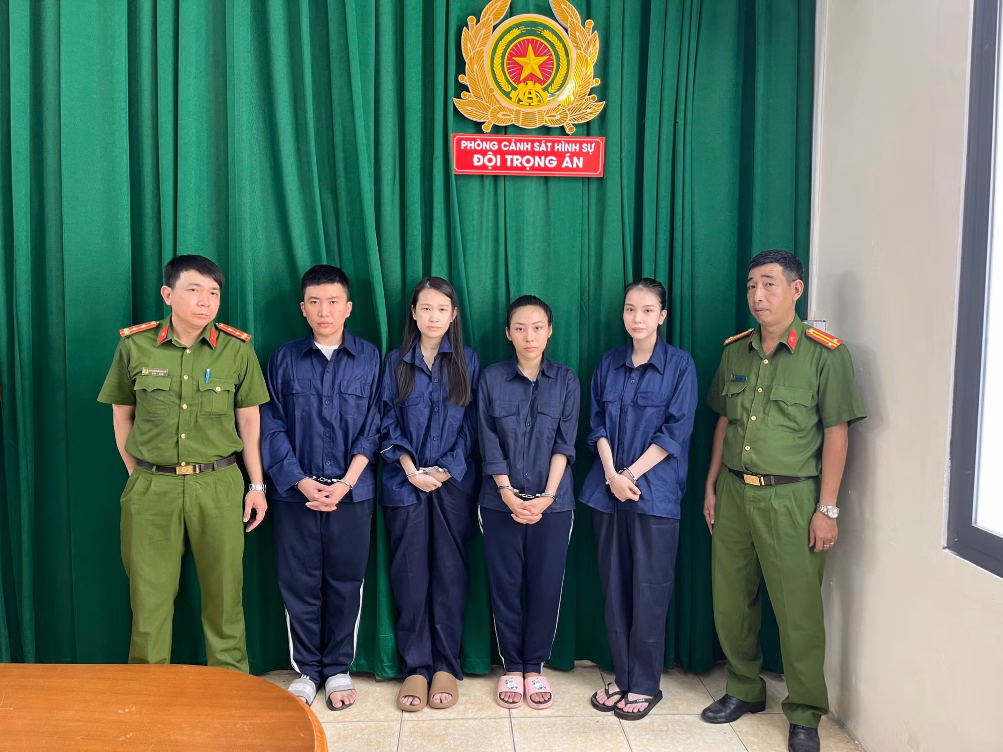 Triệt phá tụ điểm mại dâm núp bóng nhà hàng thu lợi bất chính 10 tỷ đồng/tháng -0