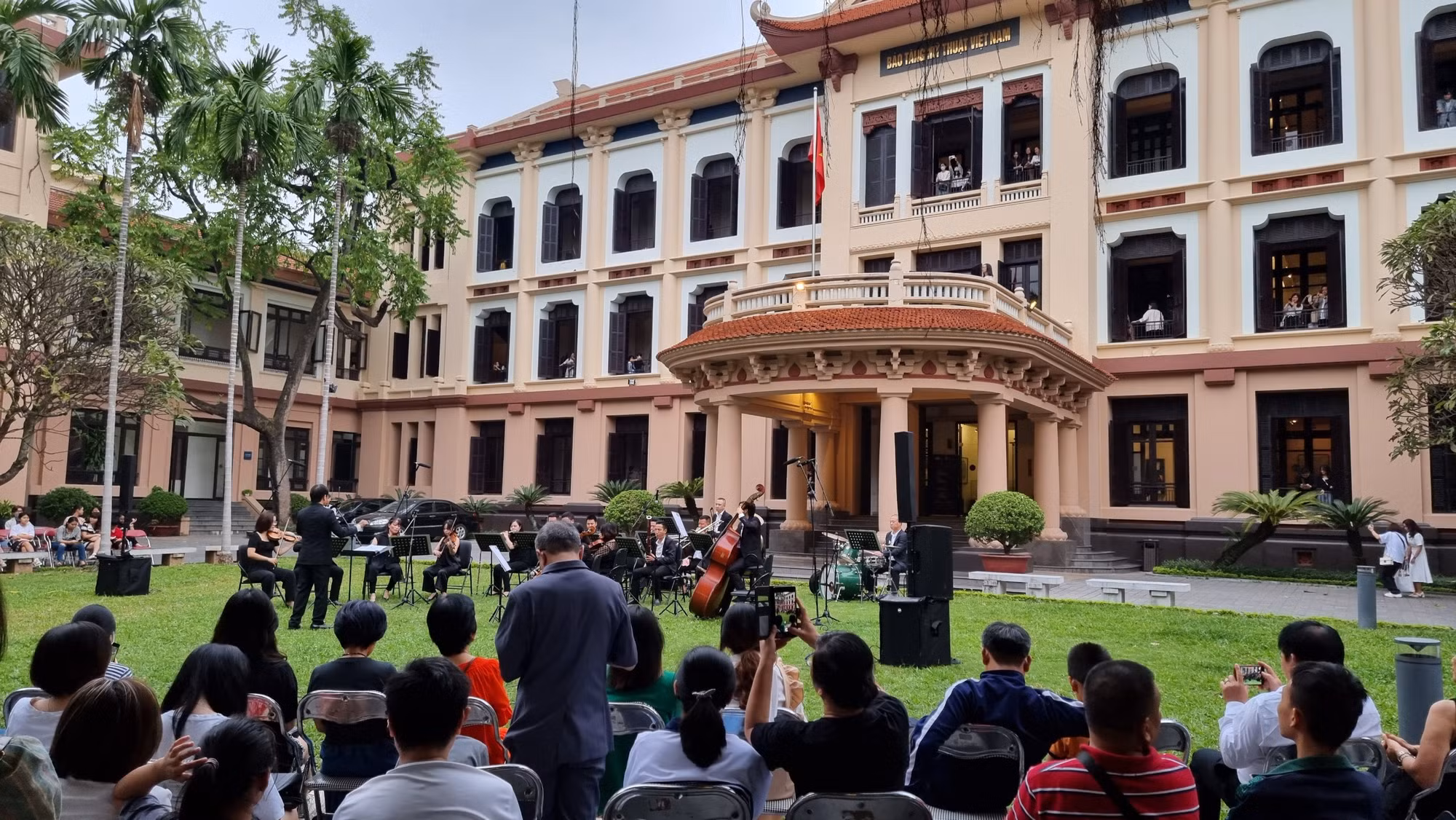 Hòa nhạc ngoài trời “Giai điệu mùa xuân” tại Bảo tàng Mỹ thuật Việt Nam -0