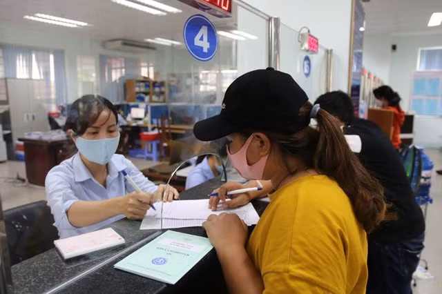 Làm gì để người lao động không rút BHXH một lần? -0