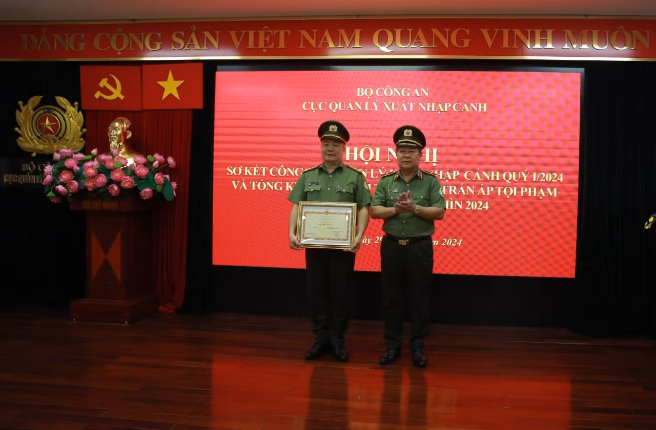 Đẩy mạnh chuyển đổi số, nâng cao chất lượng, hiệu quả trong công tác quản lý xuất nhập cảnh -0