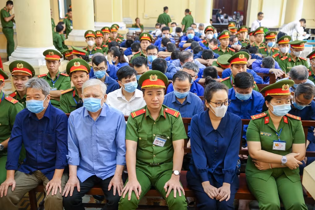 Các bị cáo mong Hội đồng xét xử khoan hồng, giảm nhẹ hình phạt -0