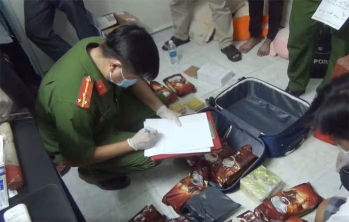 Bóc gỡ đường dây ma túy xuyên biên giới -0