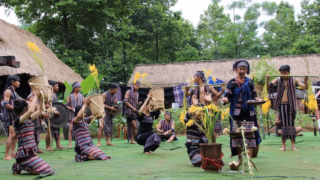 Về Làng trải nghiệm văn hóa truyền thống -0