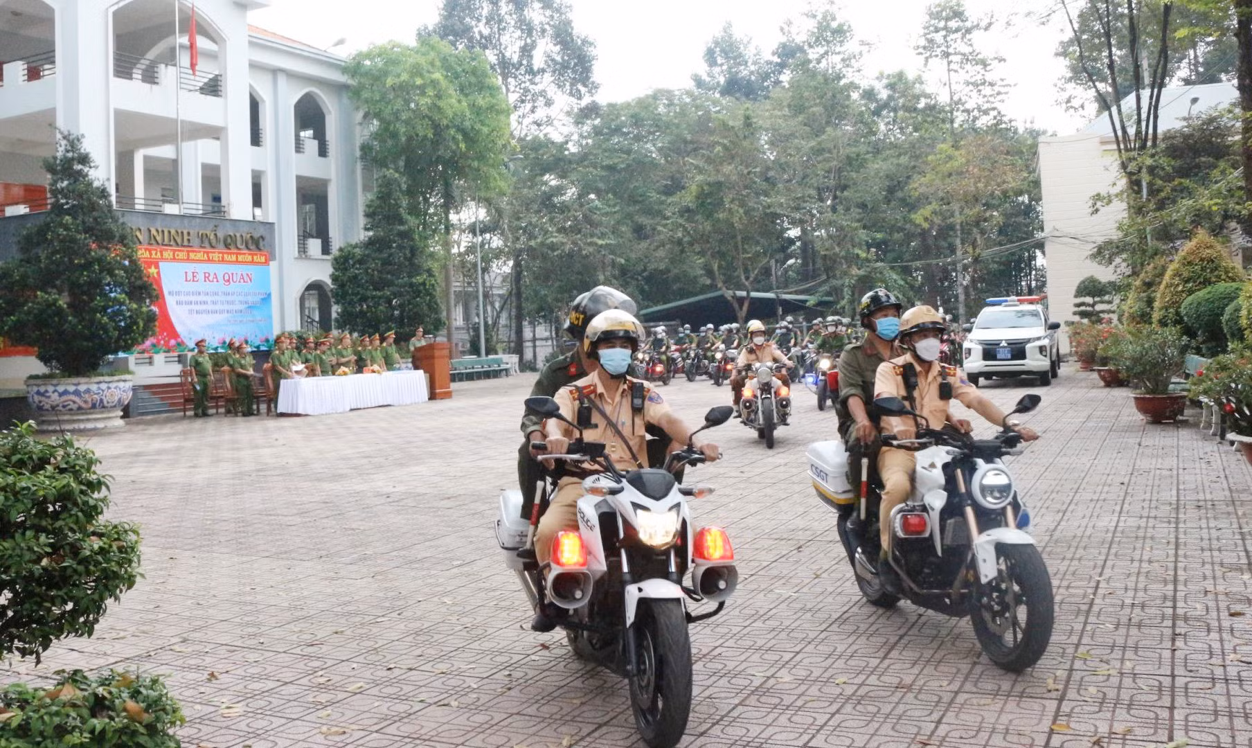 Tổ tuần tra 171 xuyên đêm trấn áp tội phạm -0