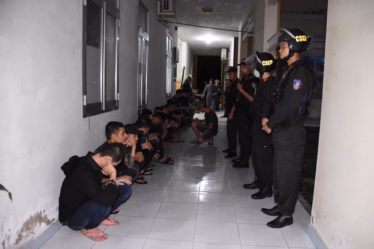 Thu giữ quả nổ, đạn liên quan đến nhóm bị bắt trên cầu Rạch Miễu -0