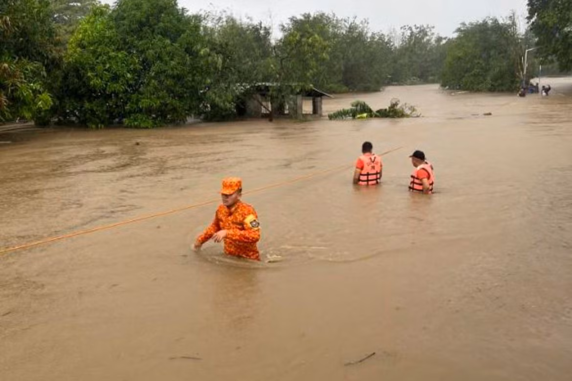 Hai nước châu Á khổ sở vì bão chồng bão, sơ tán hàng trăm nghìn dân -0