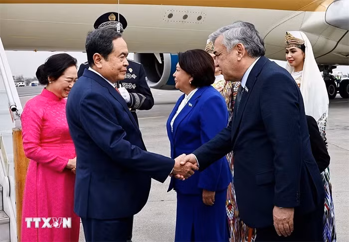 Chủ tịch Quốc hội bắt đầu tham dự Đại hội đồng IPU-150, thăm Uzbekistan -0