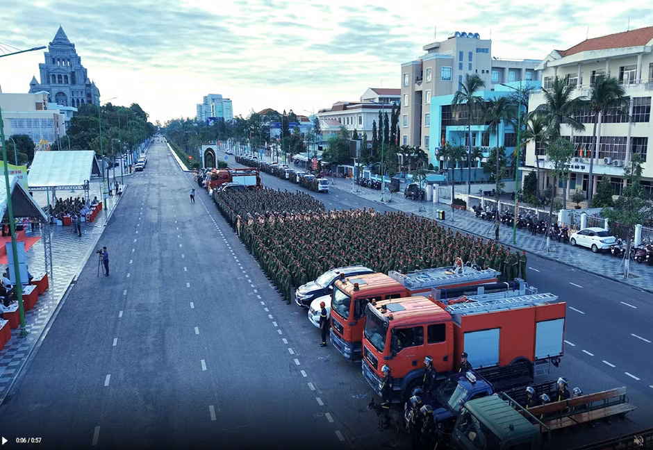 Ra quân cao điểm tấn công trấn áp tội phạm chào mừng 50 năm Ngày thống nhất đất nước -0