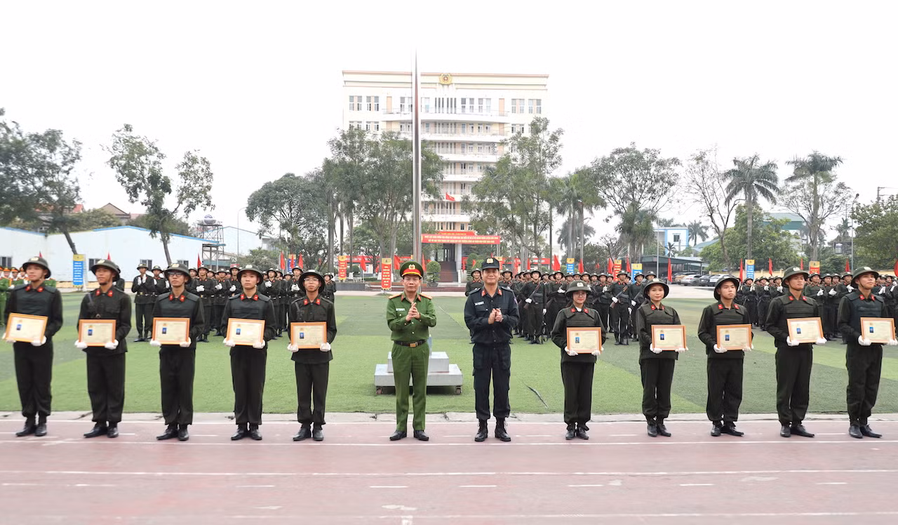 Học viên Trung cấp chính quy tuyển mới các trường CAND hoàn thành huấn luyện đầu khoá -1