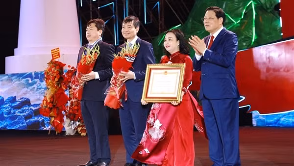 Phú Yên kỷ niệm 50 năm Ngày giải phóng và đón nhận Huân chương Lao động hạng Nhất