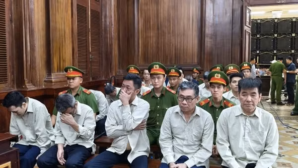 Cựu Chủ tịch tỉnh An Giang bị phạt 8 năm 6 tháng tù vì tiếp tay cho “cát tặc”