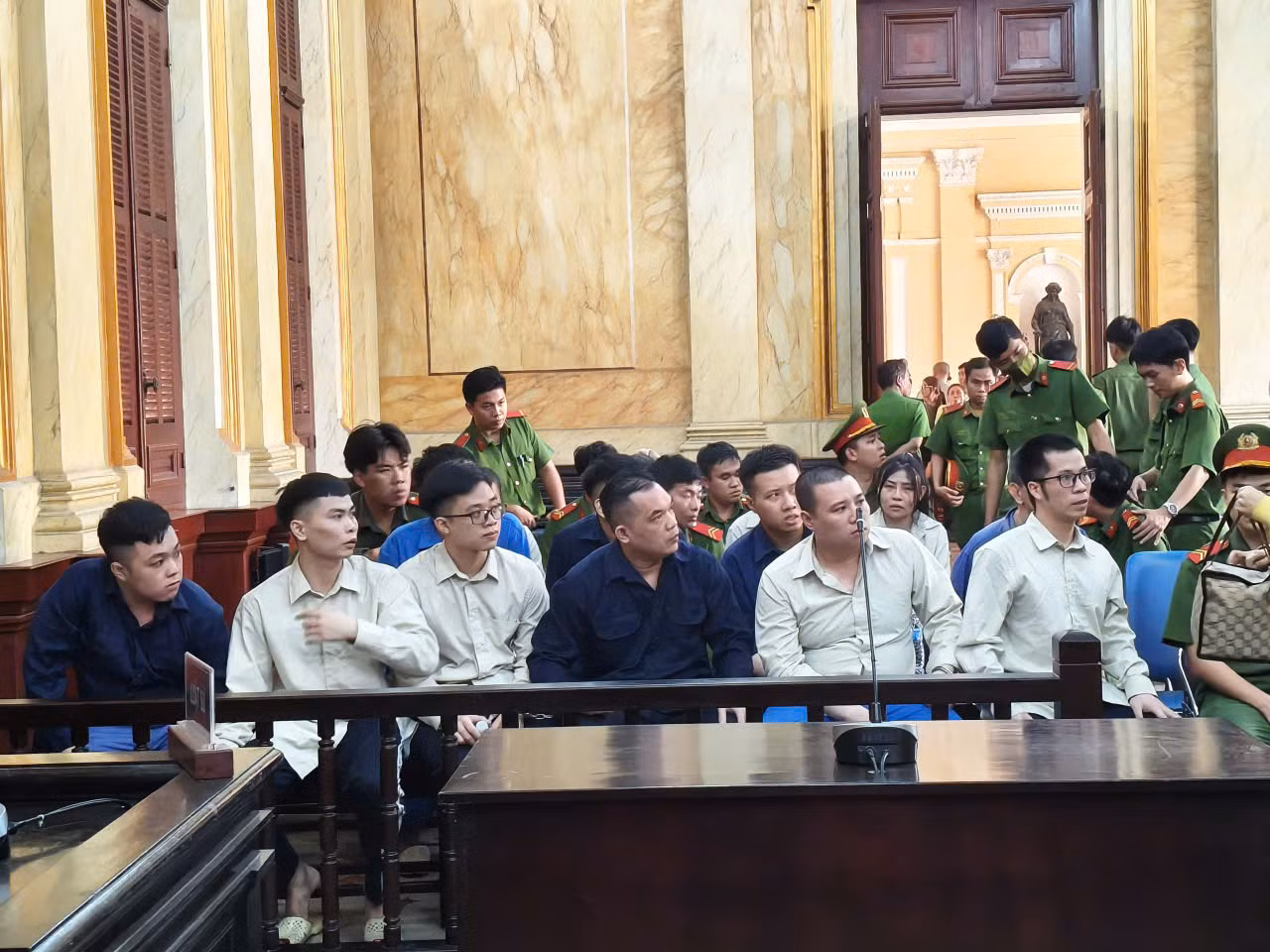 Tuyên án 14 bị cáo trong đường dây mua bán 16,6 kg ma túy -0