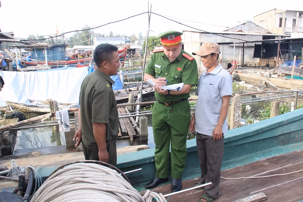 Hỗ trợ ngư dân giải bản tàu cá “3 không” để chống khai thác thủy sản bất hợp pháp -0