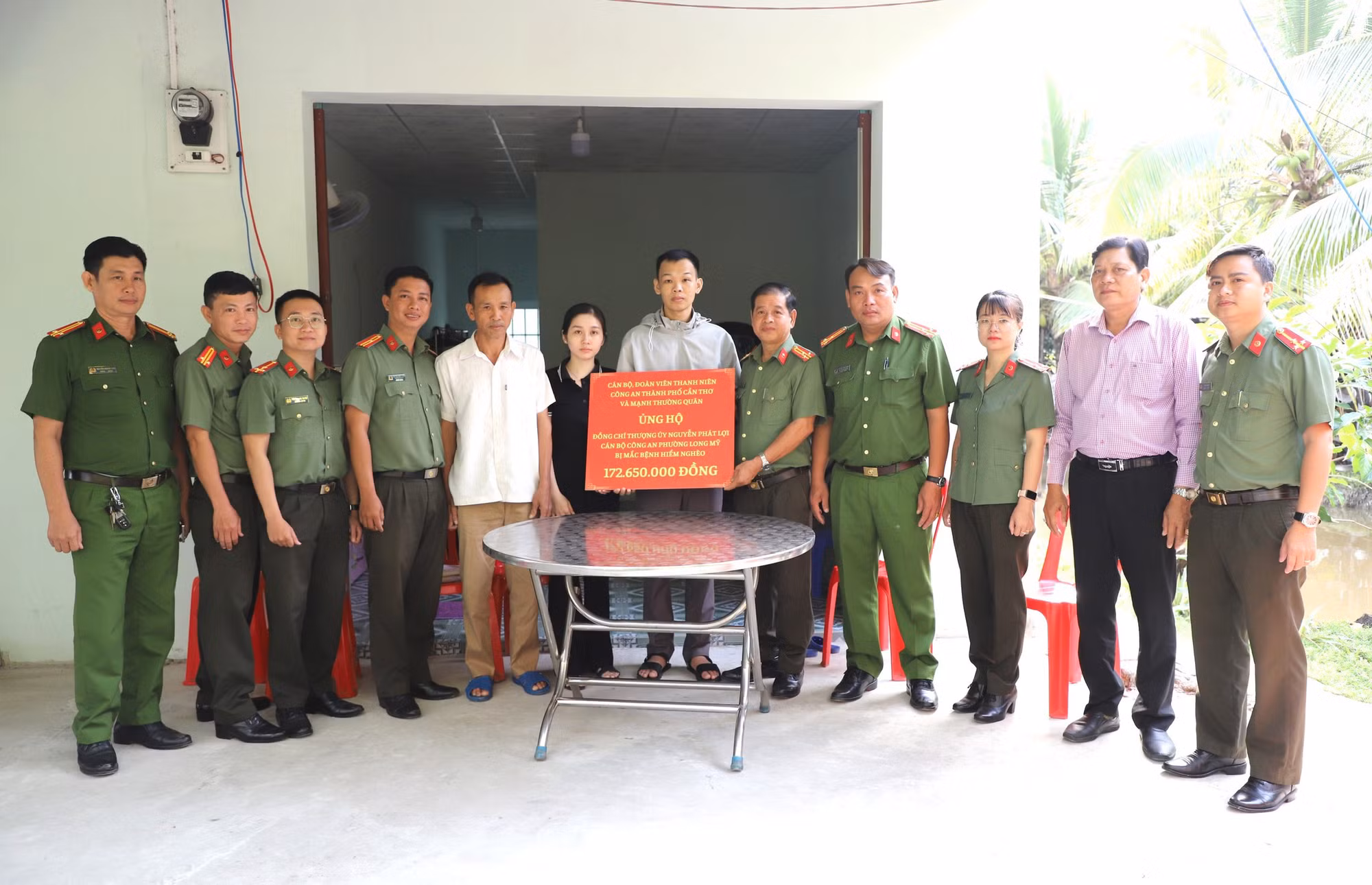 Công an TP Cần thơ chung tay giúp đỡ CBCS hoàn cảnh khó khăn -0