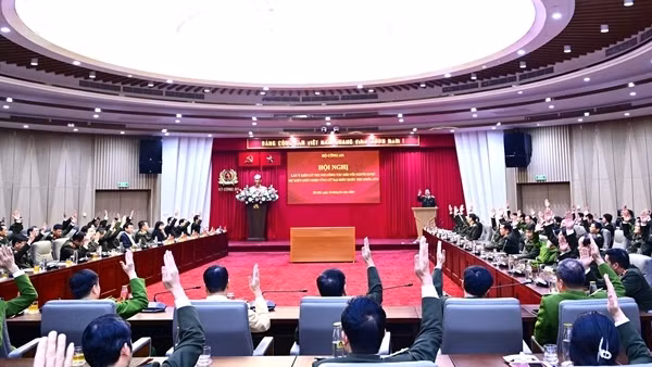 Giới thiệu Bộ trưởng Lương Tam Quang, Thứ trưởng Lê Quốc Hùng và 2 đồng chí ứng cử đại biểu Quốc hội khoá XVI