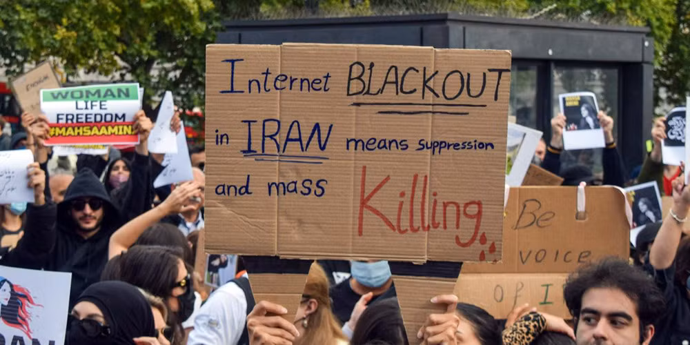 Iran trong biến động của đồng tiền và đường truyền thông tin -0