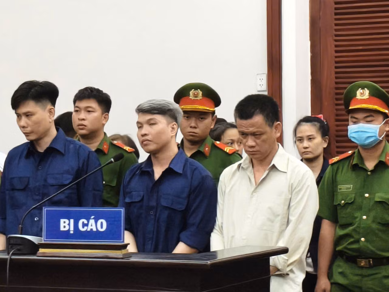 Tử hình kẻ mua bán ma túy cất giữ súng để phòng thân -0