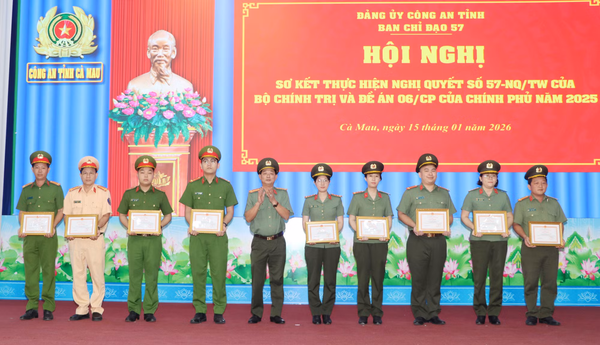 Đẩy mạnh chuyển đổi số gắn với thực hiện Đề án 06 -0