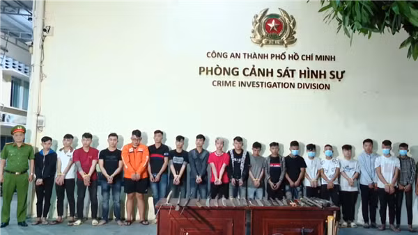 Điều tra, xử lý nghiêm vụ hai nhóm thanh niên mang hung khí đánh nhau giữa đường phố