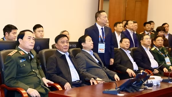 Thường trực Ban Bí thư thăm Trung tâm Chỉ huy Bộ Công an bảo vệ Đại hội XIV của Đảng