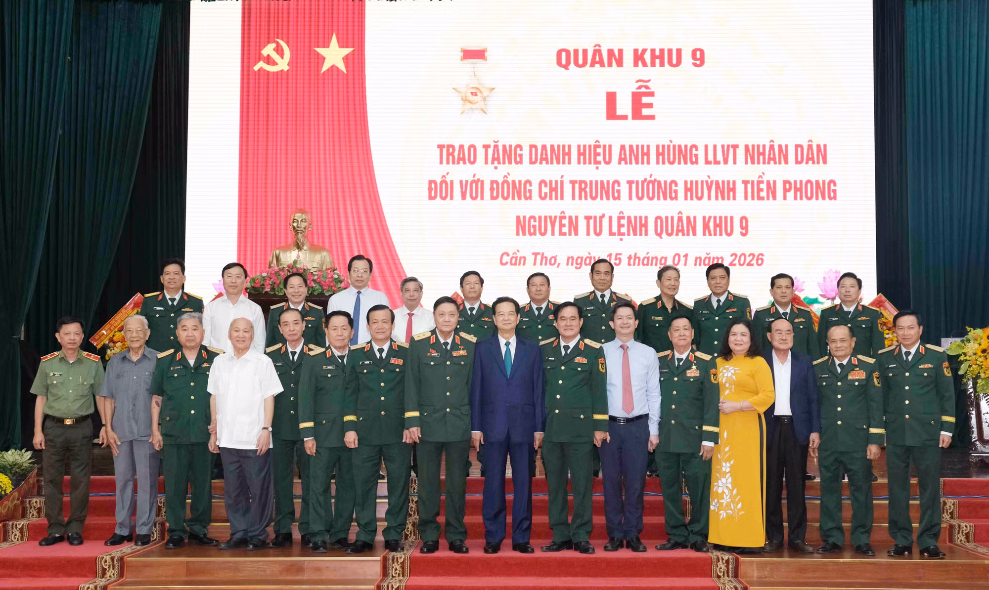 Trao danh hiệu Anh hùng LLVTND tặng Trung tướng Huỳnh Tiền Phong, nguyên Tư lệnh Quân khu 9 -0