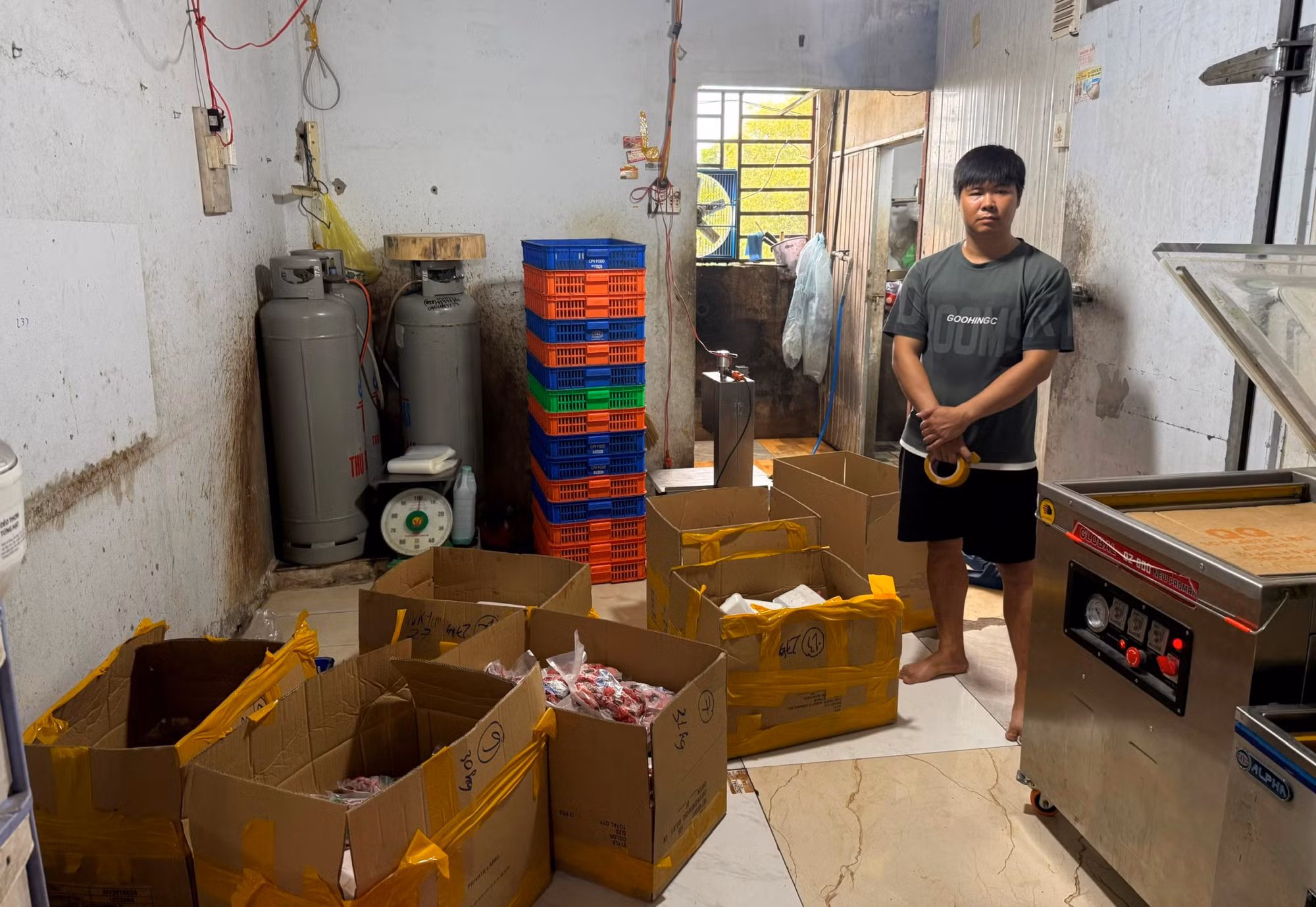 Triệt phá đường dây sản xuất thịt đà điểu, dê, nhím làm giả từ thịt heo, thu lợi hàng tỷ đồng -2