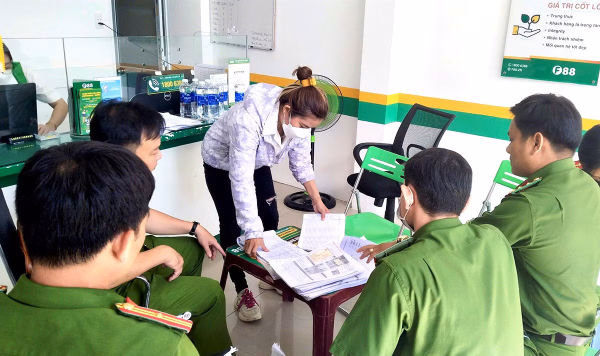 Tín dụng đen từ “ngân hàng cột điện” đến “vòng xoắn ốc 4.0” -0