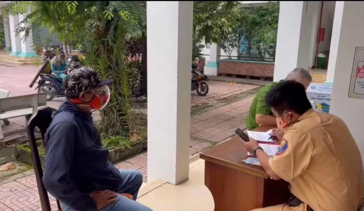 Xử lý nghiêm hành vi sử dụng Giấy tờ giả của Công an, Quân đội để “thông chốt” -0