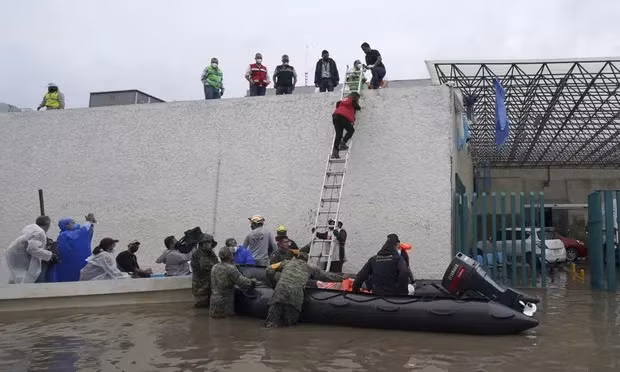 Lũ tràn vào bệnh viện ở Mexico, 16 bệnh nhân thiệt mạng -0