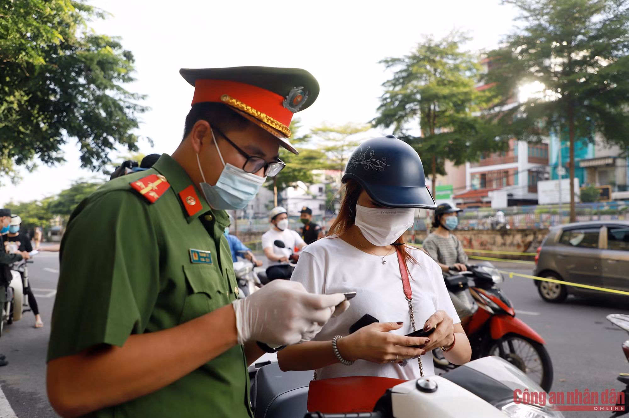 Hà Nội ngày đầu kiểm soát vùng đỏ, nơi ùn ứ - chỗ thông thoáng -0
